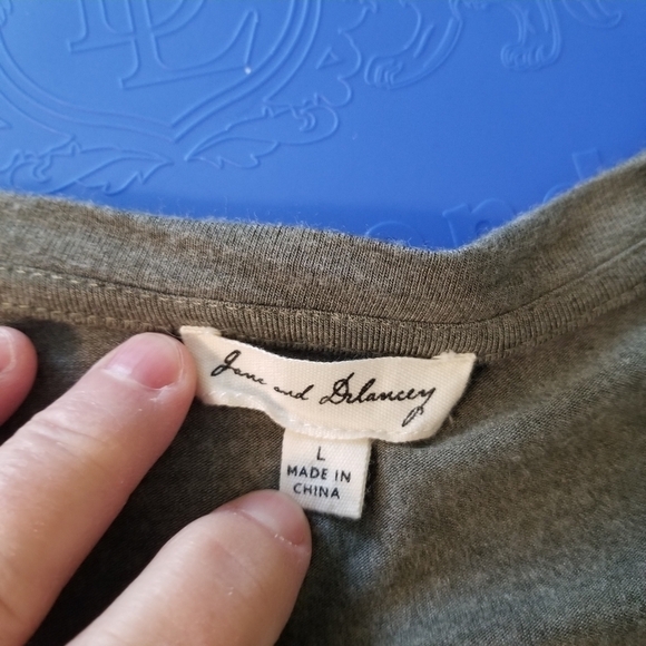 June and Delaney shirt, sz L - Picture 3 of 6